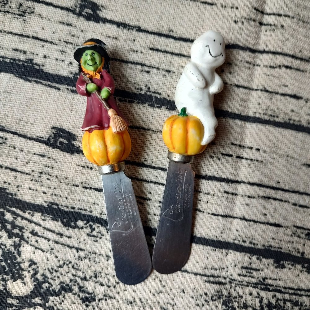 cardinal inc. Halloween Witch ghost on pumpkins spreaders serving